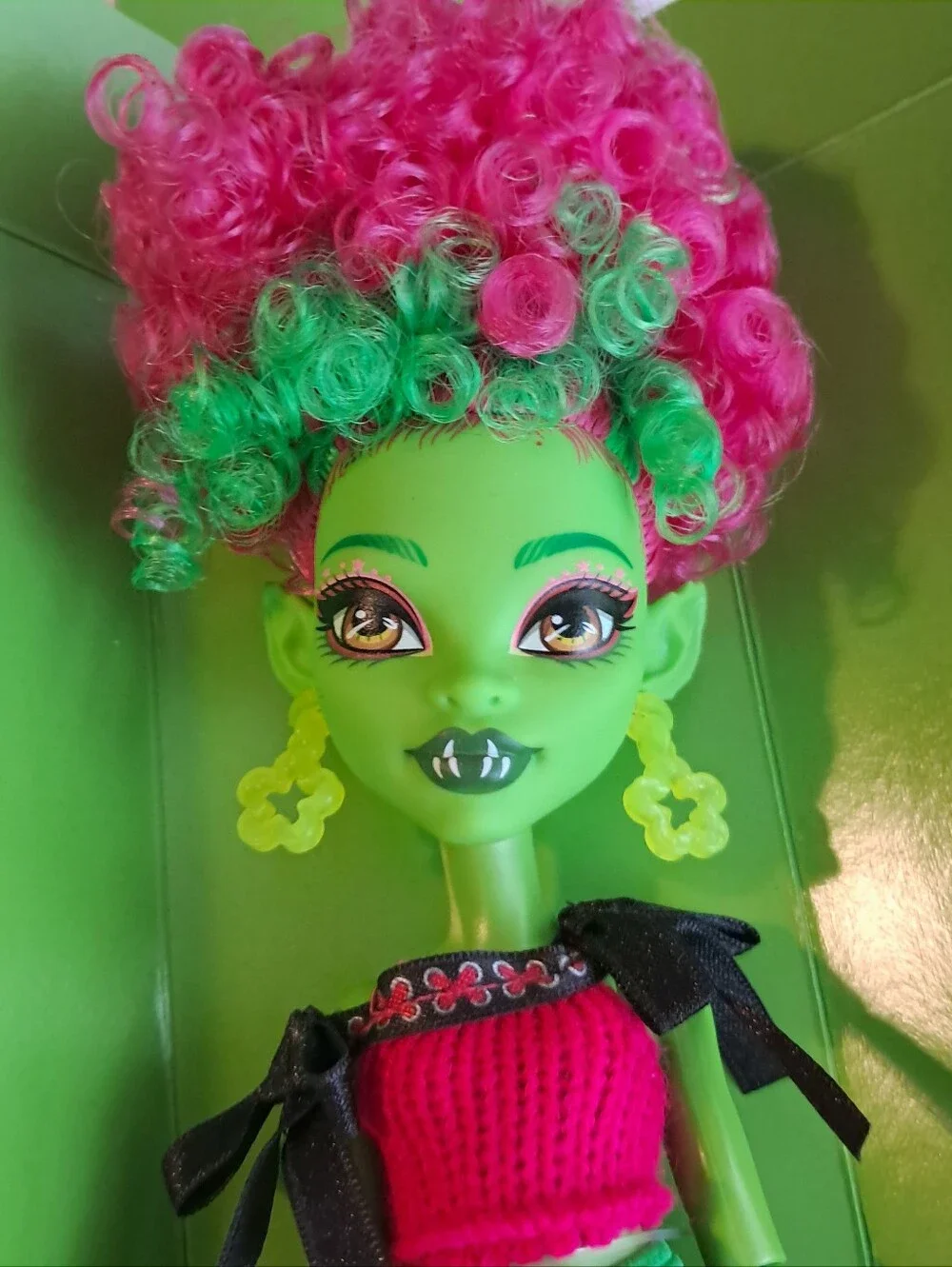Monster High Venus FlyTrap Self-Scare Secrets, NIB, Pink and Green